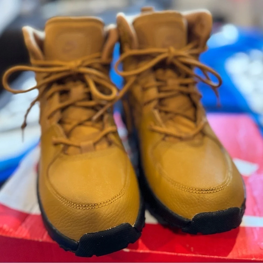 Kids Boys/Girls Brown Nike Manoa Boots Size 3Y Brand New